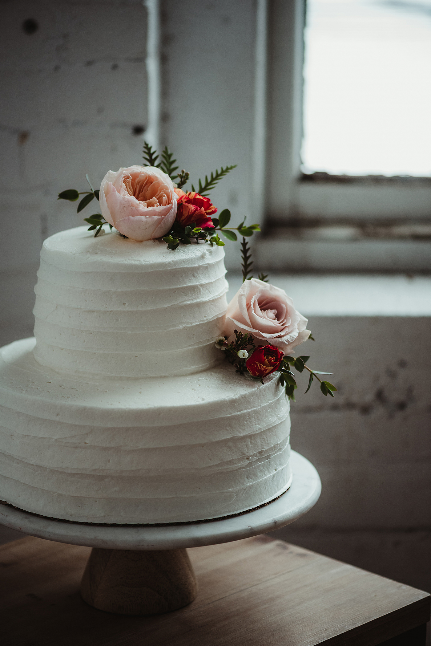 A Bold And Modern Styled Session Simple Wedding Cake Something Blue Weddings 