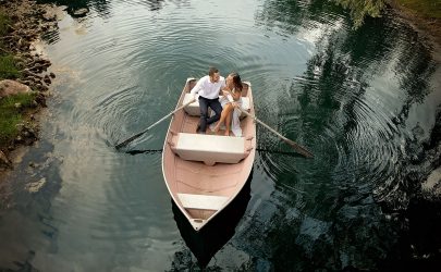 lakeside engagement photo shoot rowboat the notebook