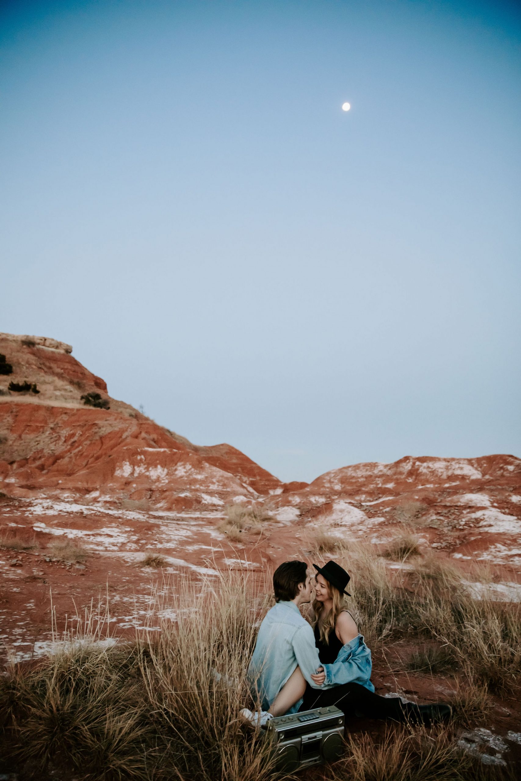 A Romantic Mountainside Styled Couples Session