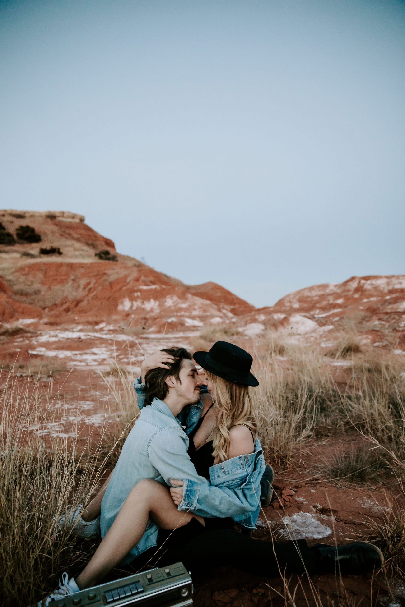 A Romantic Mountainside Styled Couples Session