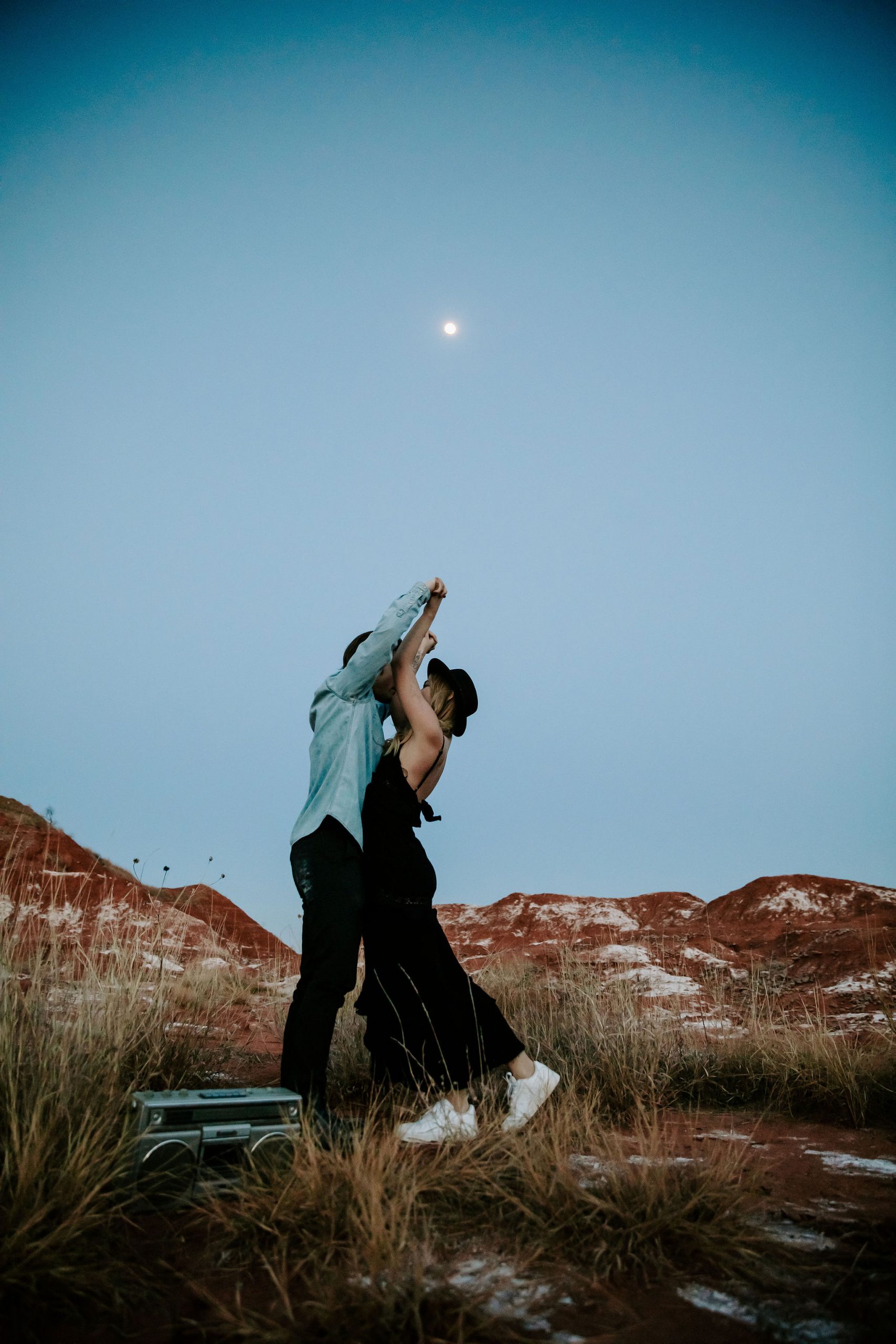 A Romantic Mountainside Styled Couples Session