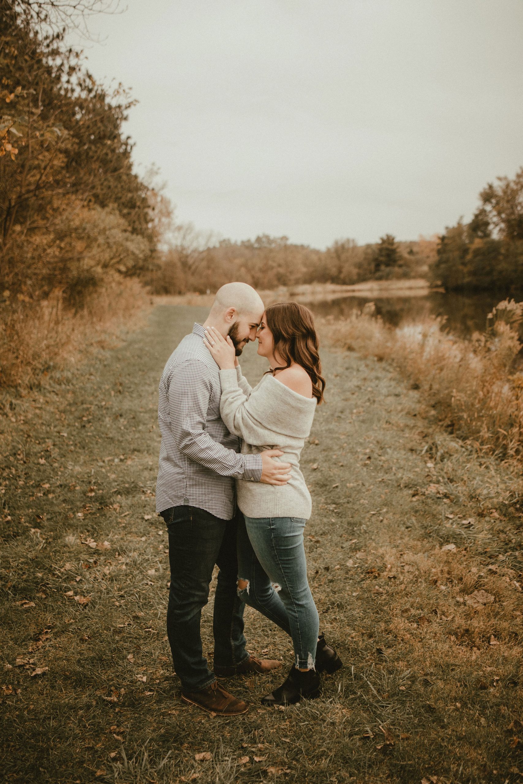 Fall Engagement Session Amelia Charleen Photo Something Blue Weddigns